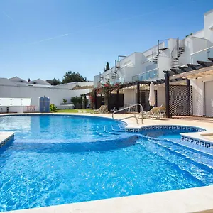Cliff-top Townhouse With Stunning Ocean Views Apartment